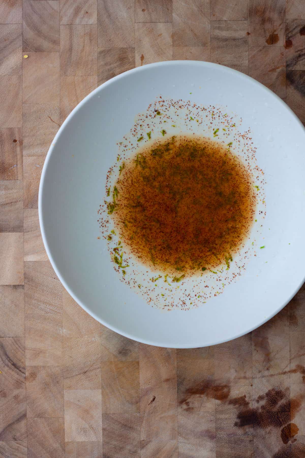 Lime juice, chili powder and honey in a medium bowl.