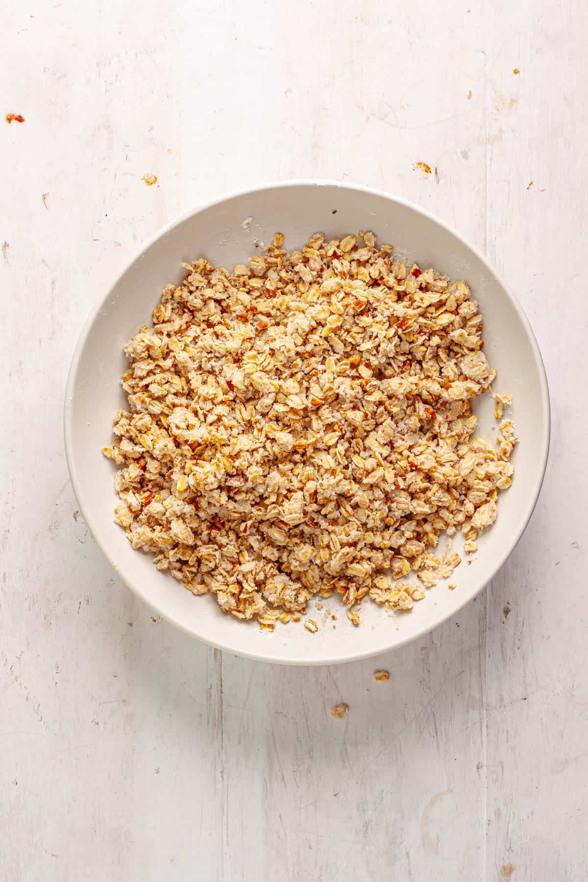 Oats, chopped pecans, sugar, gluten-free flour and oil in a medium mixing bowl.
