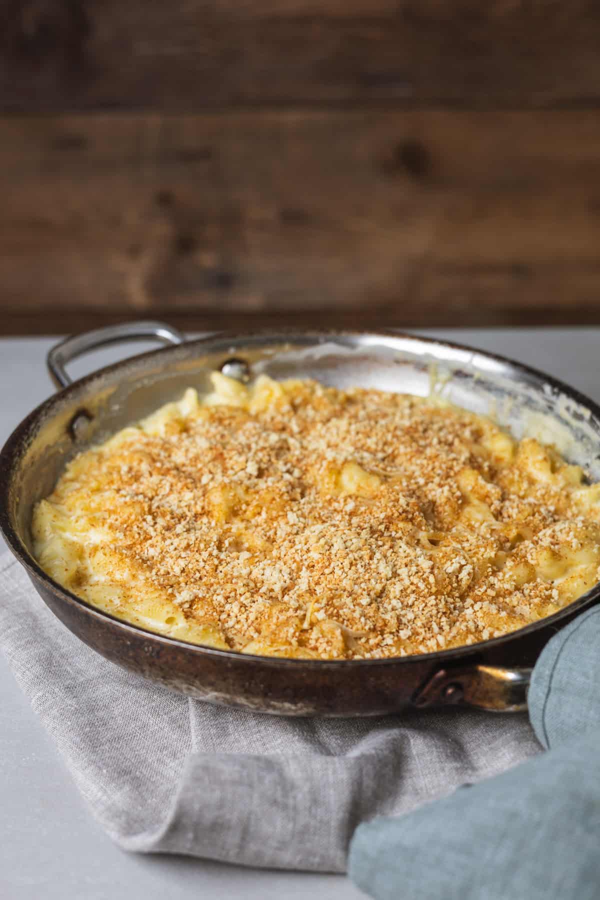 A table with skillet gouda mac and cheese on towels cooling.