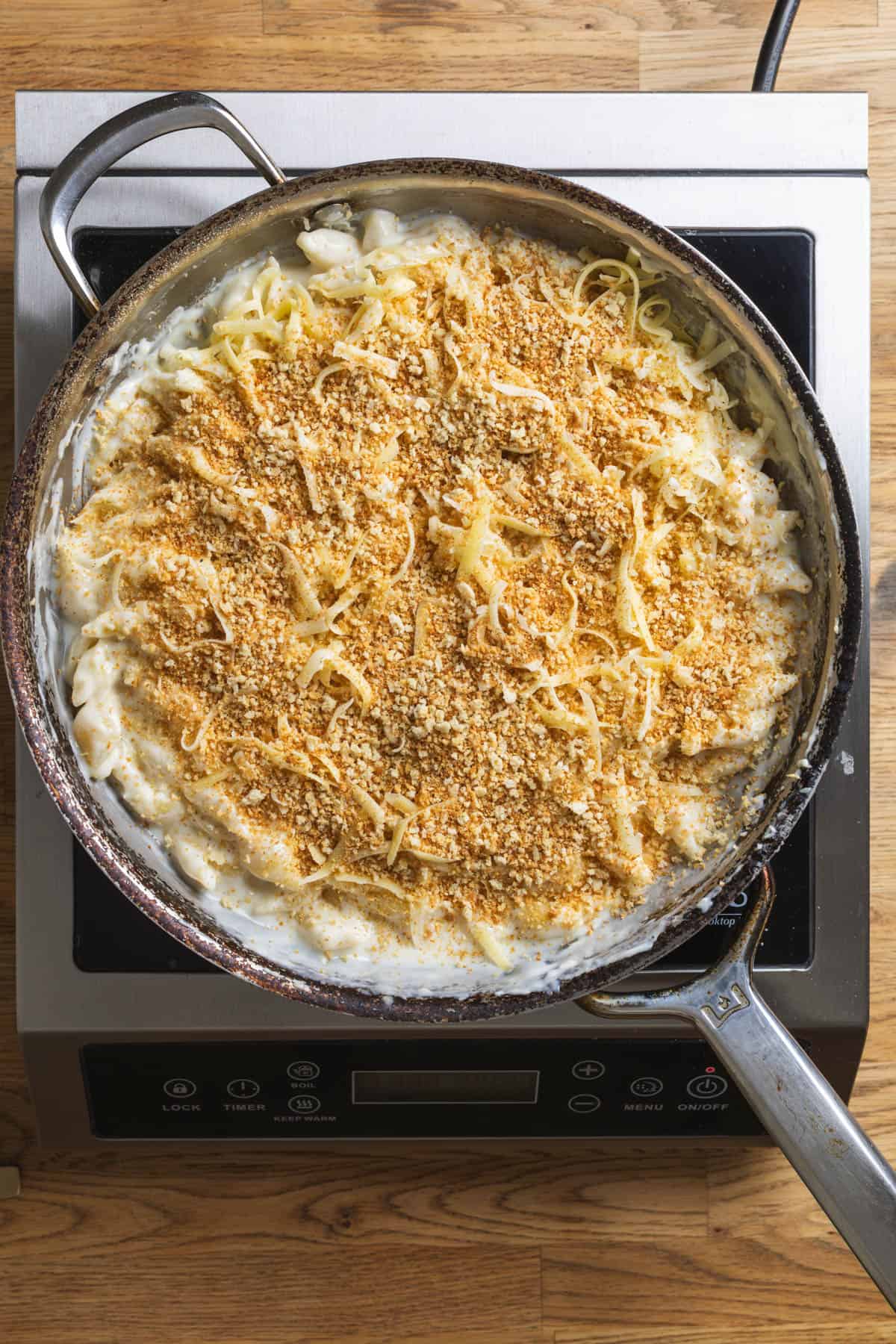 A skillet of gouda mac and cheese topped with golden brown panko breadcrumbs.